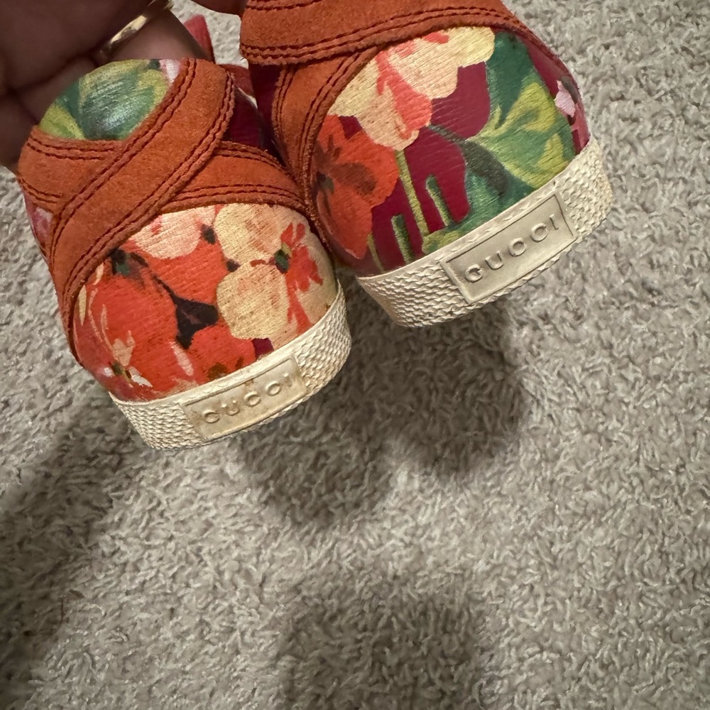 Gucci Women's Floral Red Sneakers - Picture 4 of 9